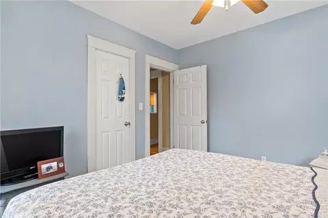 Bedroom - 7 Etta St, Warwick, RI 02889 photo 3 of 8