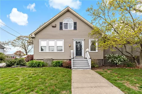 7 Etta St, Warwick, RI 02889