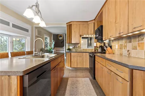 Kitchen - 7 Etta St, Warwick, RI 02889 photo 1 of 6