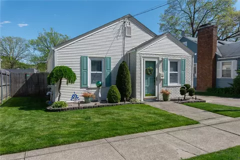 85 Olympia Ave, North Providence, RI 02911