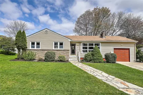 19 Roslyn Ave, Cranston, RI 02910