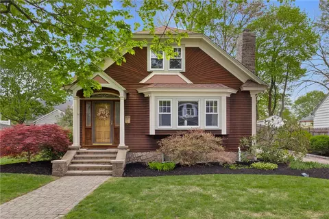 10 Hill Ave, Smithfield, RI 02917
