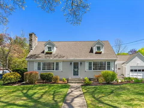 17 Champion St, Westerly, RI 02891
