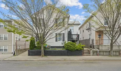 51 Vale St, Pawtucket, RI 02860