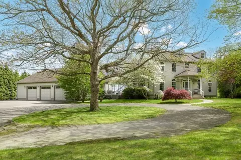 34 Weatherly Ct, Jamestown, RI 02835
