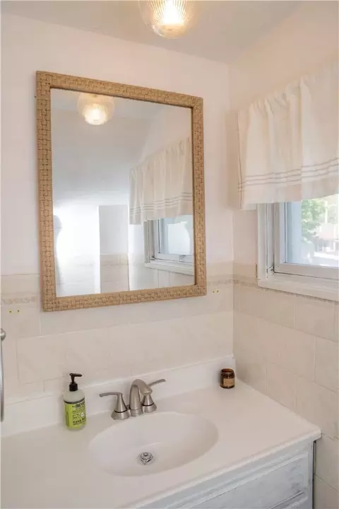 132 Uncas St, Warwick, RI 02889 photo 16