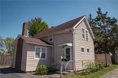 132 Uncas St, Warwick, RI 02889 photo 2
