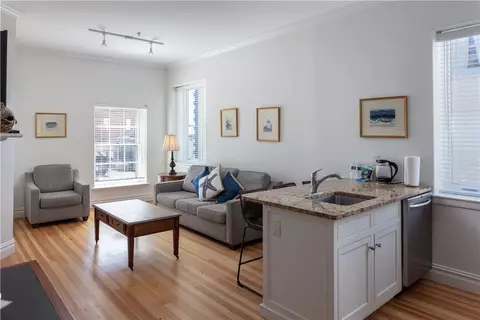 14 Pelham St, Newport, RI 02840