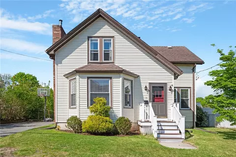 15 Bellevue Ave, North Smithfield, RI 02896