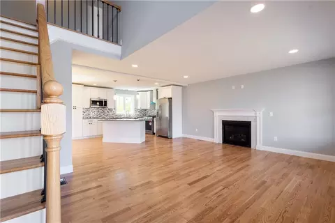 569 Louise St, Woonsocket, RI 02895 photo 3