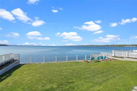 75 Fountain Ave, Portsmouth, RI 02871