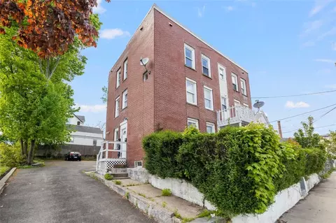 346 Roosevelt Ave, Pawtucket, RI 02860