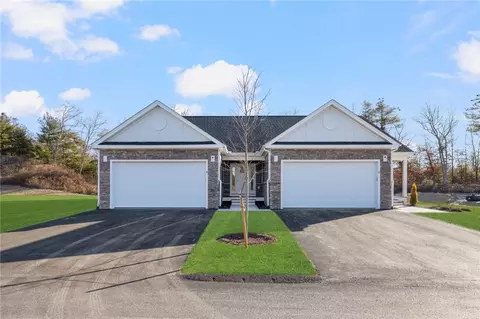 38 Overlook Ln, Glocester, RI 02814