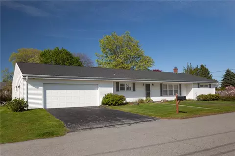 23 Sequoia Ln, Portsmouth, RI 02871
