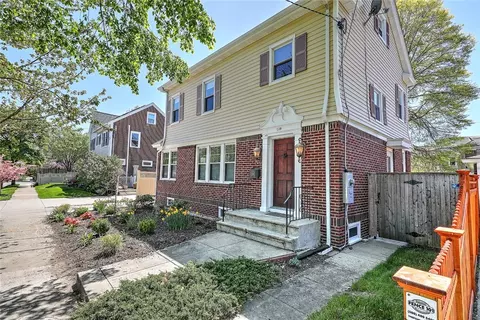 139 Sessions St, Providence, RI 02906