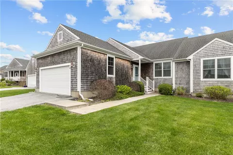 97 Osprey Ct #12B, Middletown, RI 02842