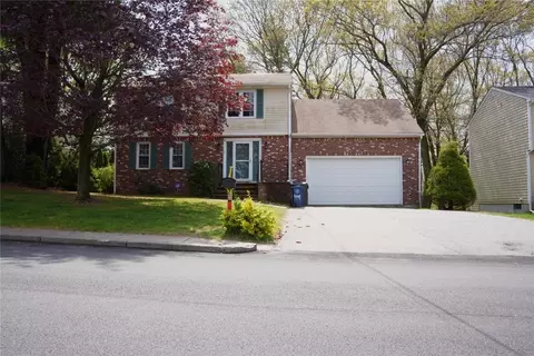 166 Lake Shore Dr, Warwick, RI 02889