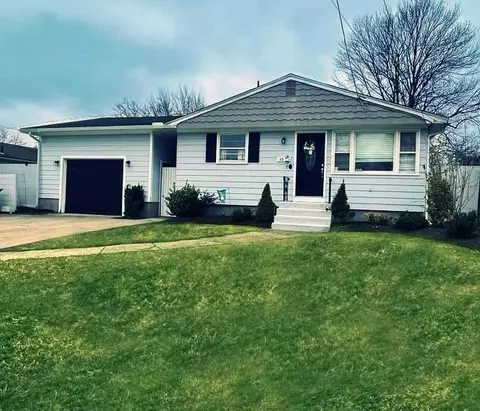 39 Merino Ave, Johnston, RI 02919