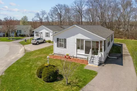 53 Blue Jay St, Tiverton, RI 02878