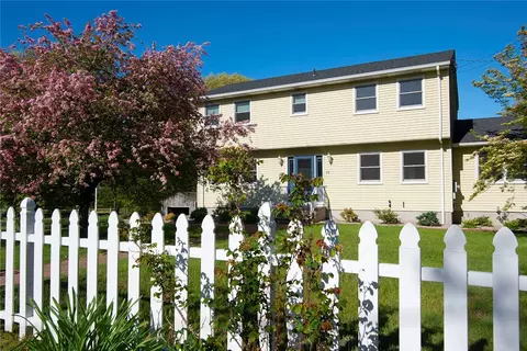 11 Schilke Dr, Westerly, RI 02891
