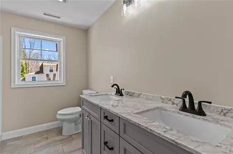 Bath - 30 Oliver St, Glocester, RI 02814 photo 2 of 4