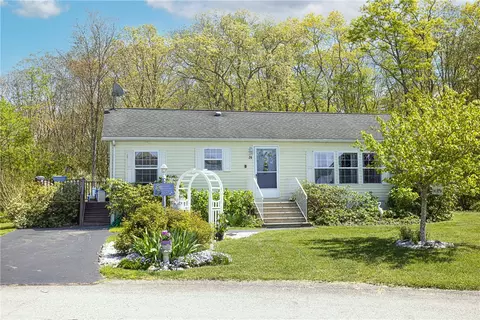 26 Blackbird Ct, Tiverton, RI 02878