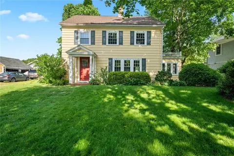 44 Walnut Rd, Barrington, RI 02806