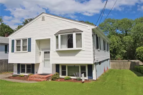 6 Sullivan St, Newport, RI 02840
