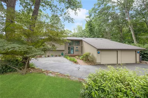 50 Huling Ln, East Greenwich, RI 02818