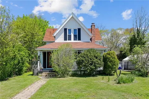 13 Oak St, Hopkinton, RI 02804