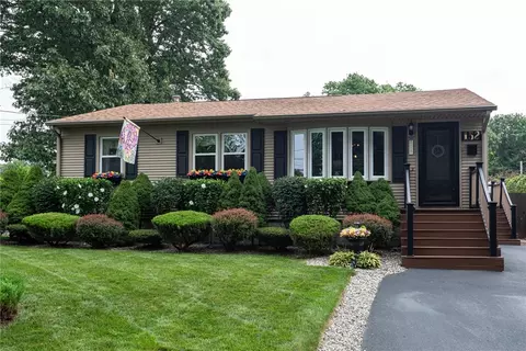 152 Almy St, Warwick, RI 02886