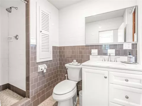 Bath - 35 State St, Warren, RI 02885 photo 2 of 4