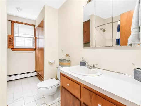 Bath - 35 State St, Warren, RI 02885 photo 3 of 4