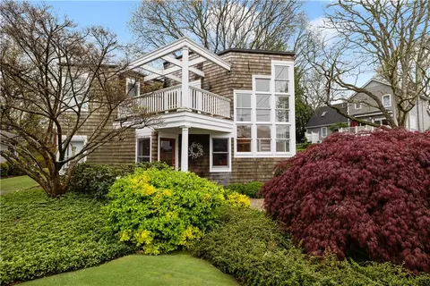 7 Spring Cove Rd, Narragansett, RI 02882