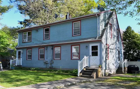 5 Maple Ct, Greenville, RI 02828
