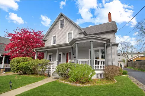 31 Highland Ave, Westerly, RI 02891