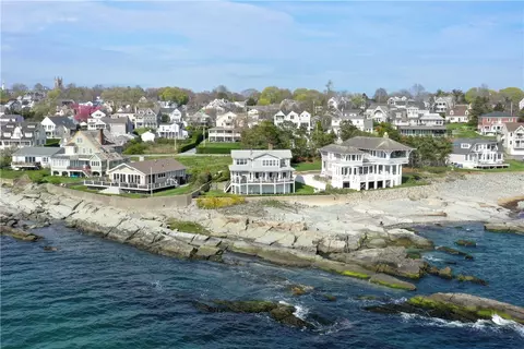 83 Shore Dr, Middletown, RI 02842
