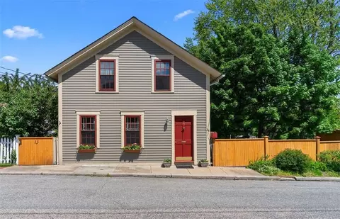 28 Marlborough St, East Greenwich, RI 02818
