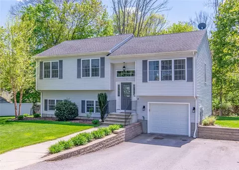 10 Soltys Ct, West Warwick, RI 02893