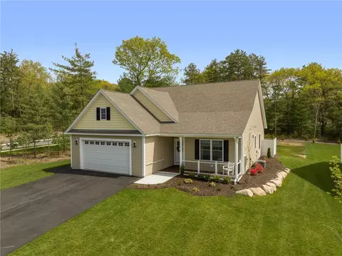 2 Sunset Lake Cir, Coventry, RI 02816