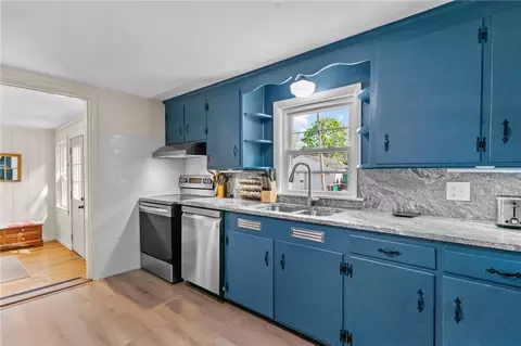 Kitchen - 24 Coolidge Ave, Woonsocket, RI 02895 photo 4 of 5