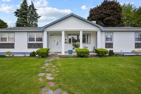 42 Pinewood Dr, North Providence, RI 02904