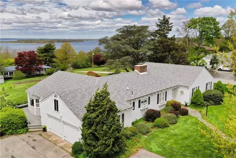 426 Bristol Ferry Rd, Portsmouth, RI 02871