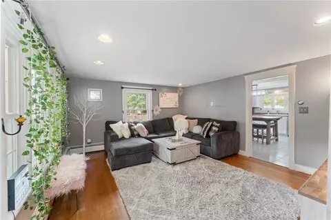 Living - 538 Bound Rd, Woonsocket, RI 02895 photo 2 of 4