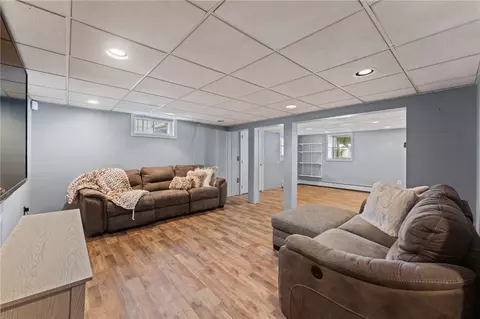 Living - 538 Bound Rd, Woonsocket, RI 02895 photo 3 of 4