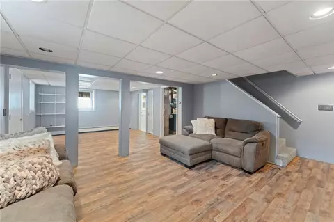 Living - 538 Bound Rd, Woonsocket, RI 02895 photo 4 of 4