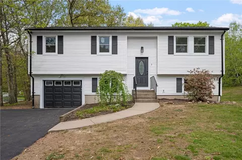 2 Camelot Cir, Johnston, RI 02919