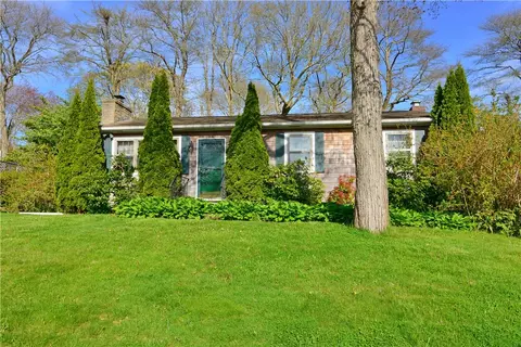 21 Sassafras Trl, Narragansett, RI 02882