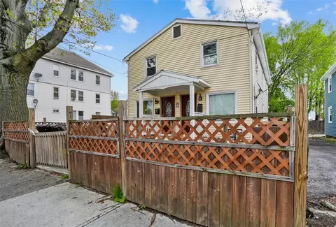 123 Mount Pleasant Ave, Providence, RI 02908
