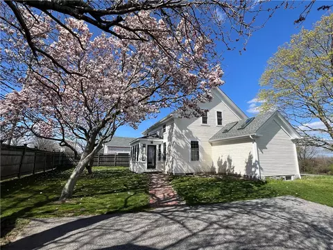 1597 E Main Rd, Portsmouth, RI 02871